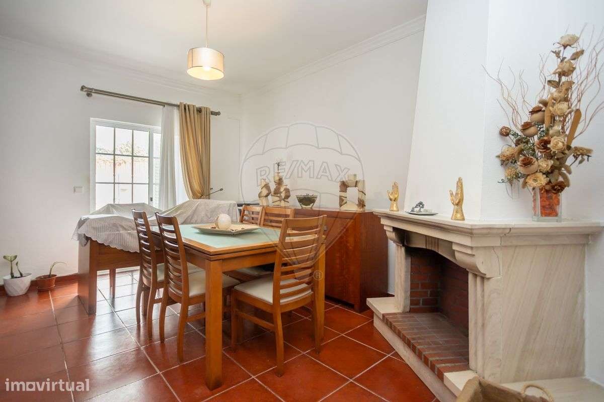 Moradia T4 em Quinta do Anjo-12