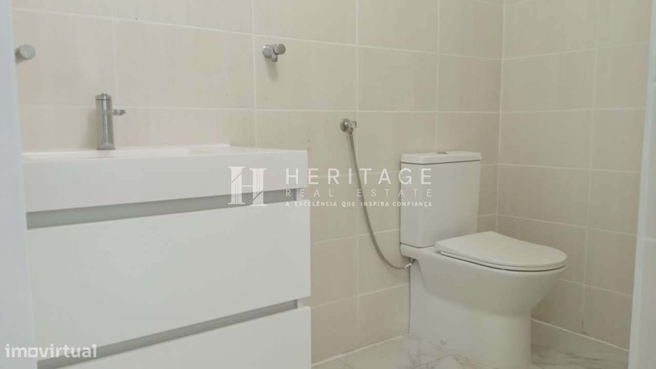 Loja com terraço no Barreiro-15