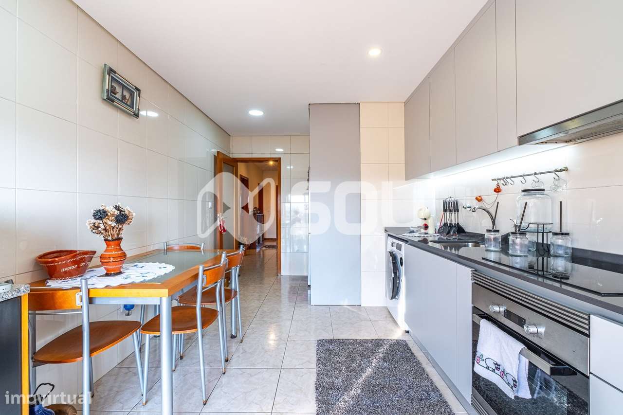 Apartamento T2 com Varandas, Garagem Dupla e Último Piso – Gondomar - Grande imagem: 5/26