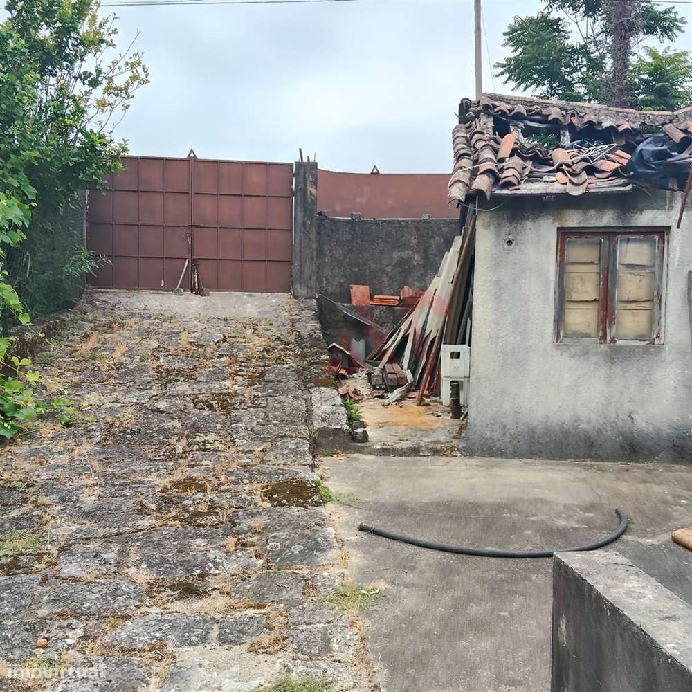 Moradia T3 para remodelar com terreno de 1.514 m² em Silvares, Guimarã - Grande imagem: 4/16