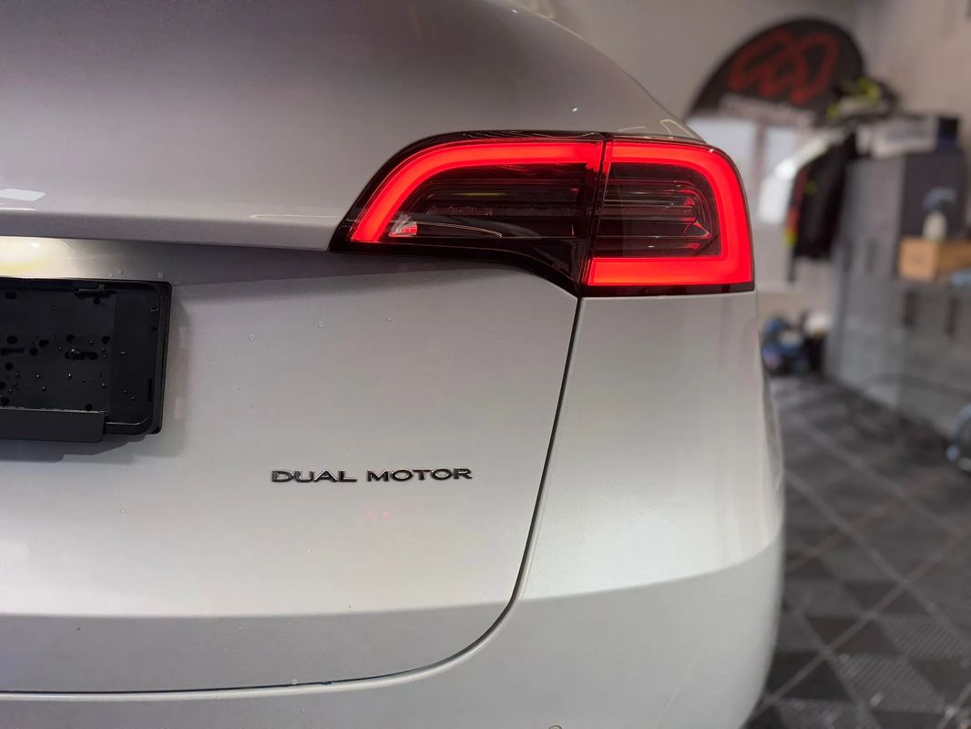 Tesla Model Y Long Range Dual Motor AWD - 34
