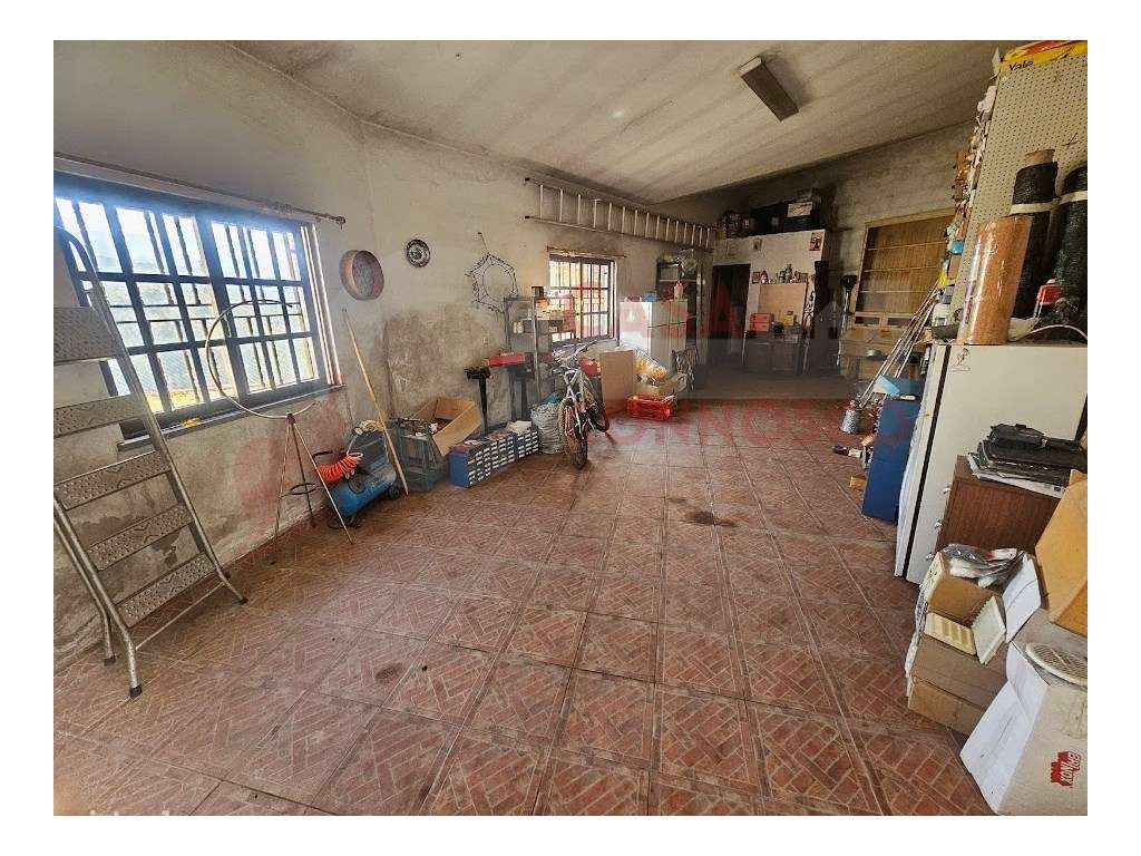 Moradia T3+T2 com garagem e jardim.-37