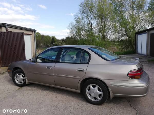 Oldsmobile Cutlass 3.1 International - 2