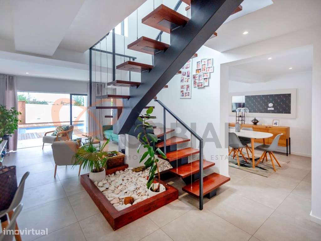 Moradia para venda em Albufeira com 6 quartos e piscina-32
