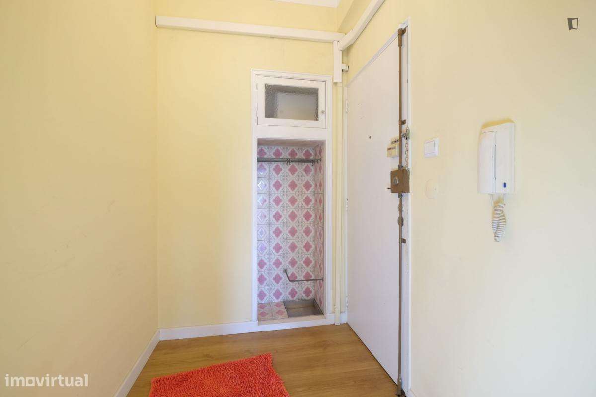 Quarto - localizado em Baixa Coimbra - Grande imagem: 3/10