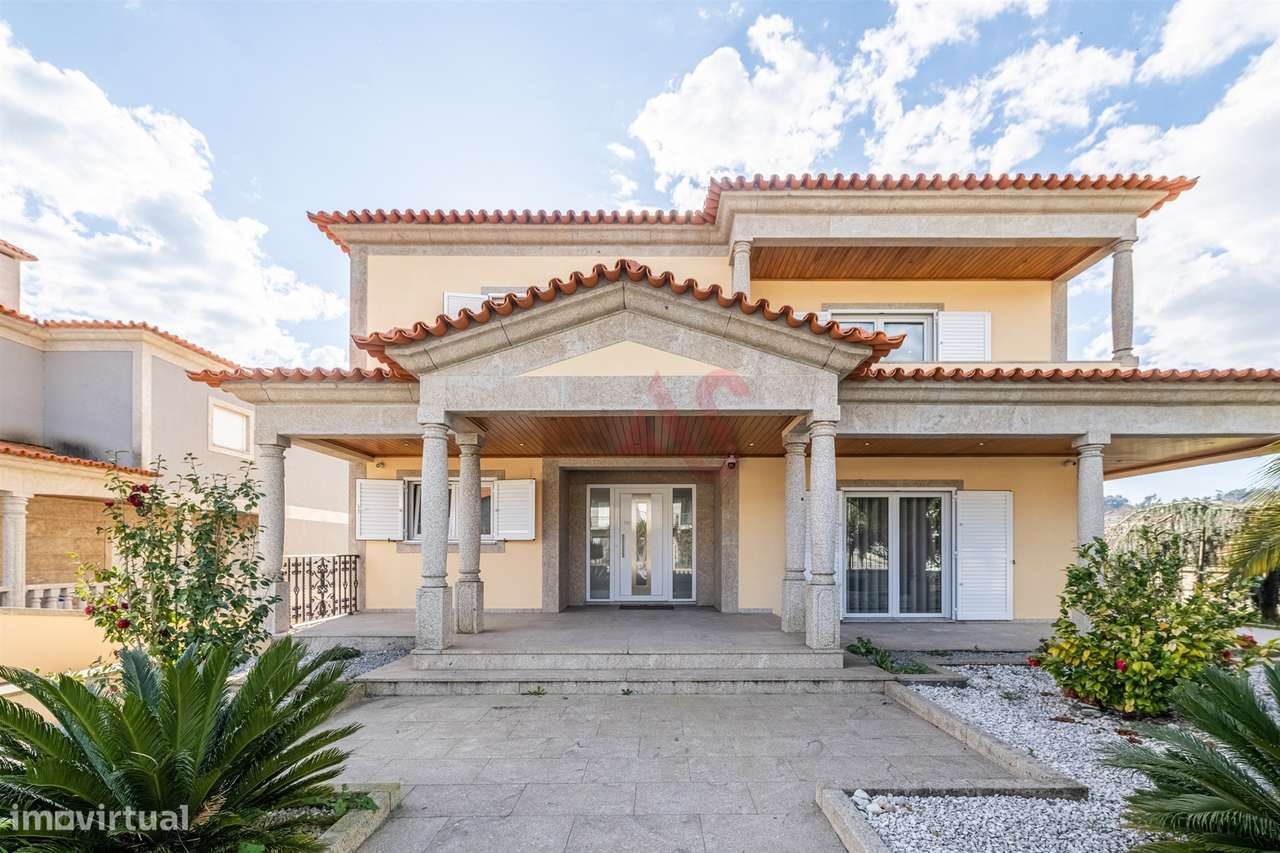 Moradia T4 em Recezinhos (S. Mamede), Penafiel - Grande imagem: 4/48