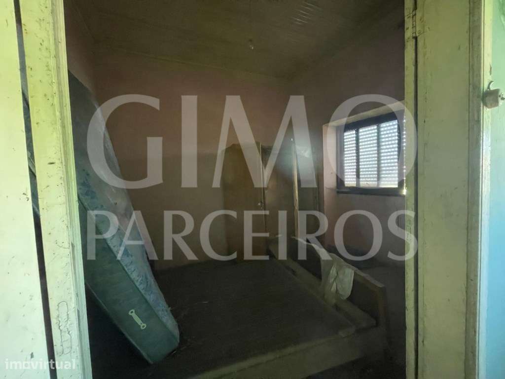 Moradia T4 para Remodelar em Oliveirinha + Terreno a poucos minutos...-24