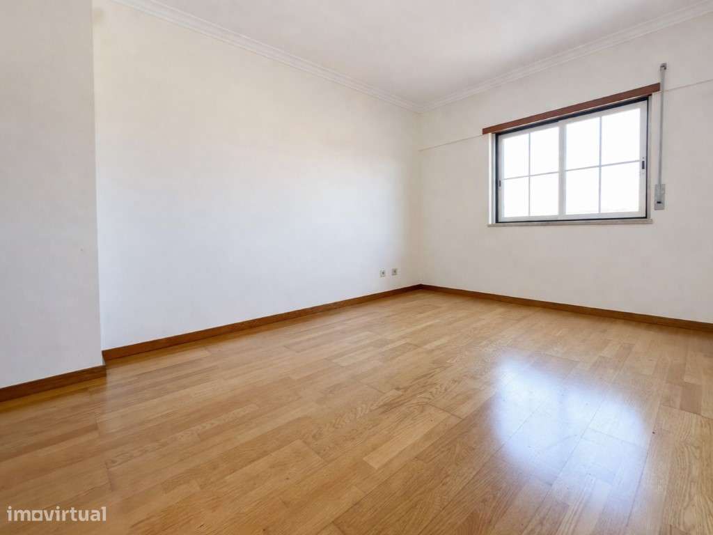 T3 com Varanda, Arrecadação e 2 Lugares de Garagem-17