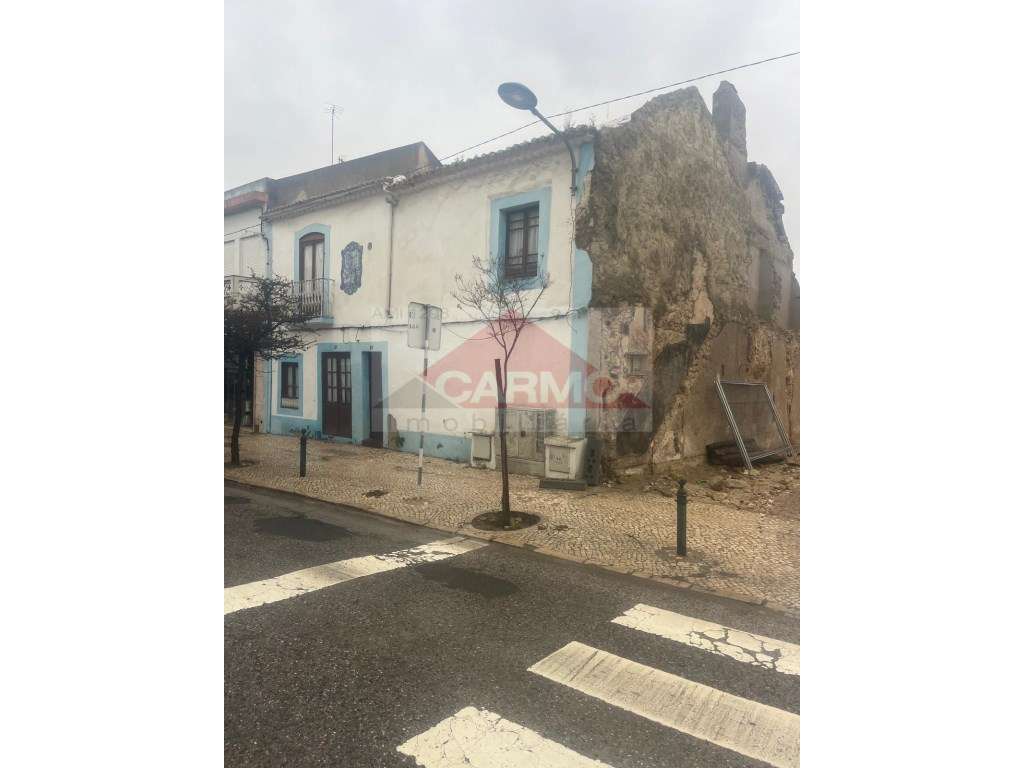 Moradia para recuperar no Centro do Montijo.(Oferta da Escritura). - Grande imagem: 3/4