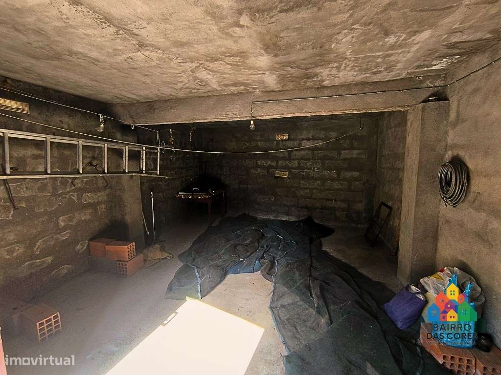 Moradia T4 com terreno junto aos acessos da A23-9