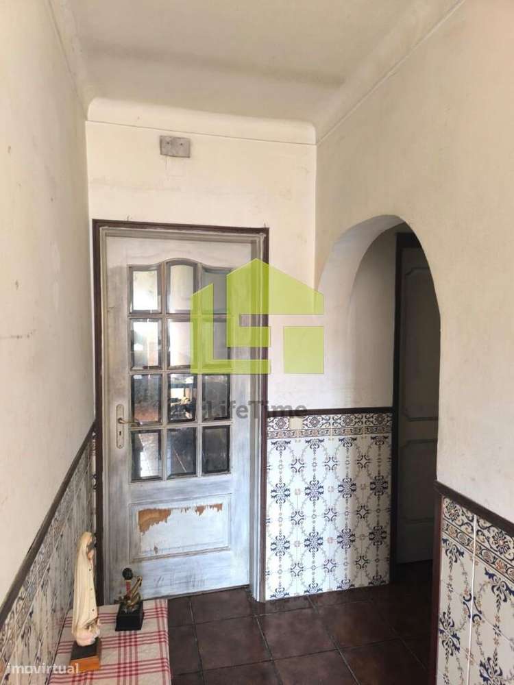 Moradia e dois Armazéns-9