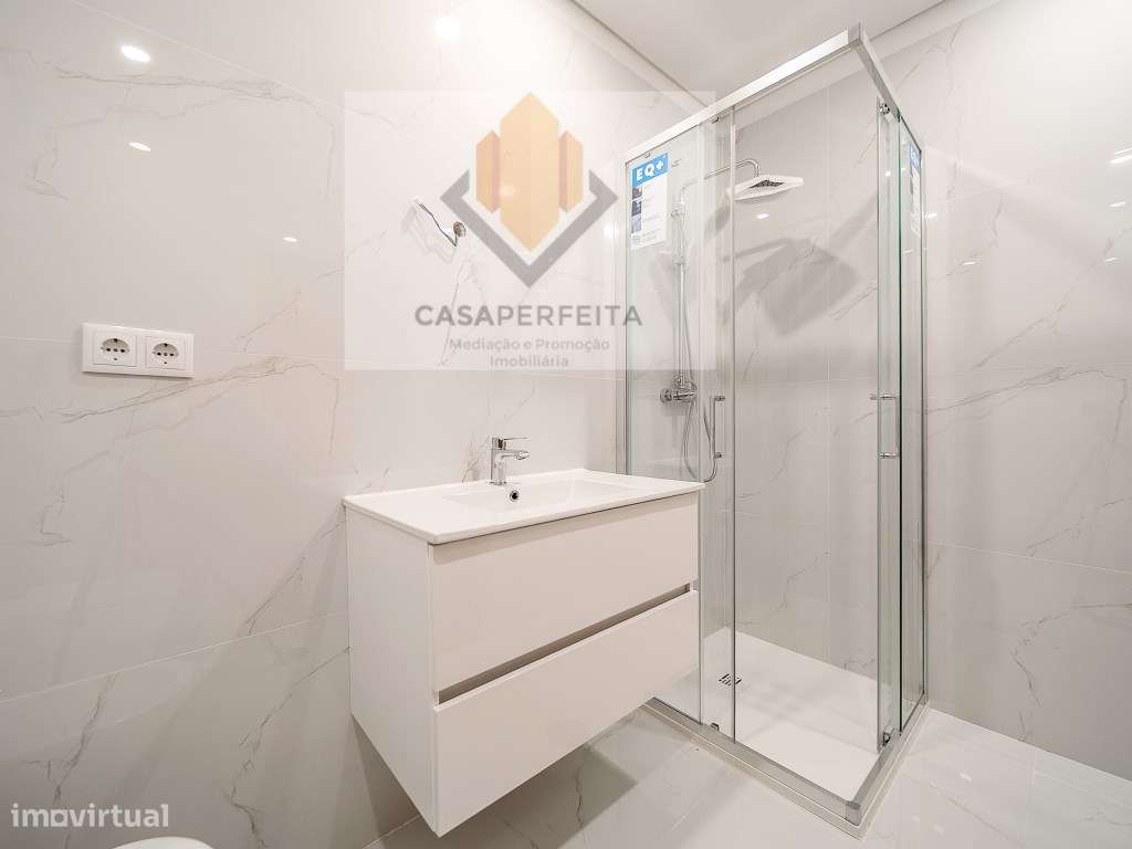 Apartamento T1 Novo com Varanda Ampla e Lugar de Garagem - Oliveira...-25