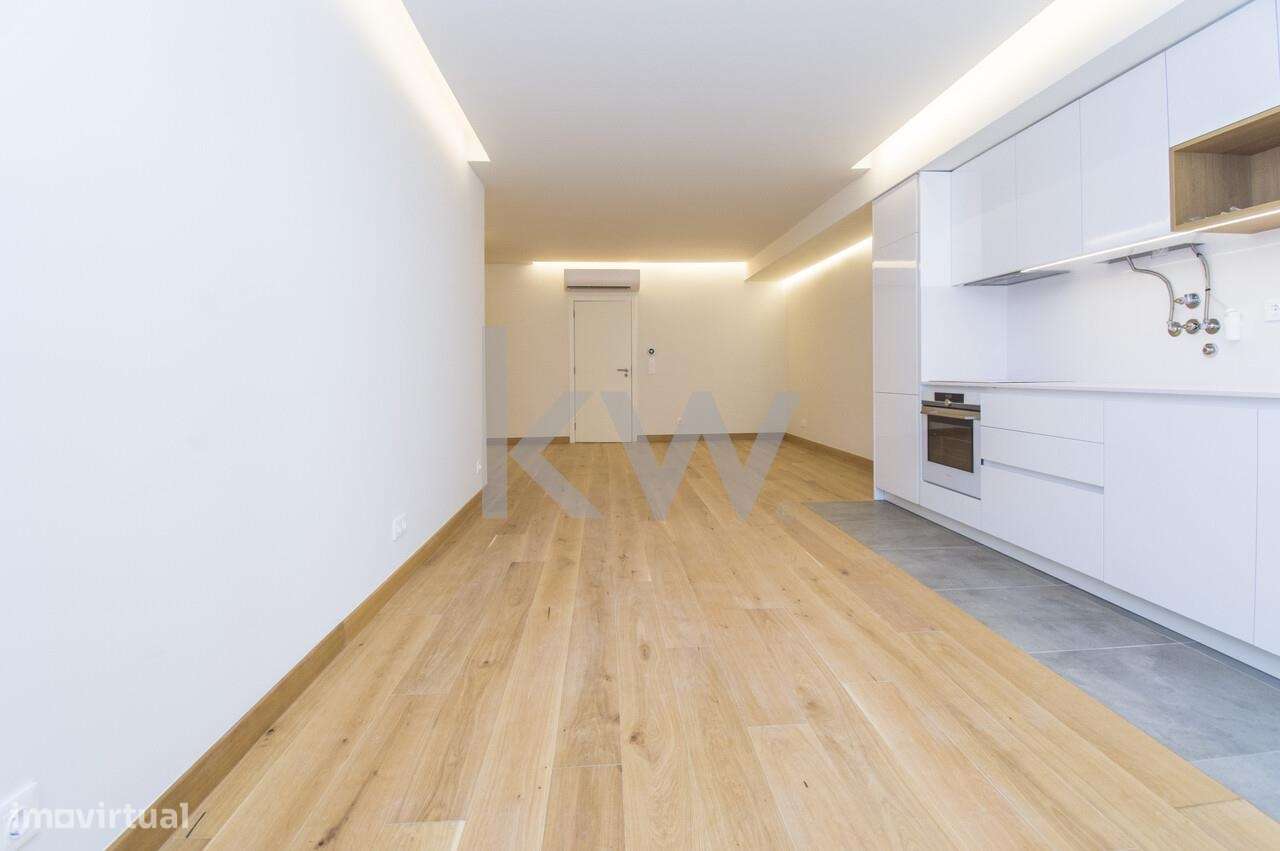 Apartamento T2 de áreas generosas em Venda no Largo do Chanceler, Alfa - Grande imagem: 5/42