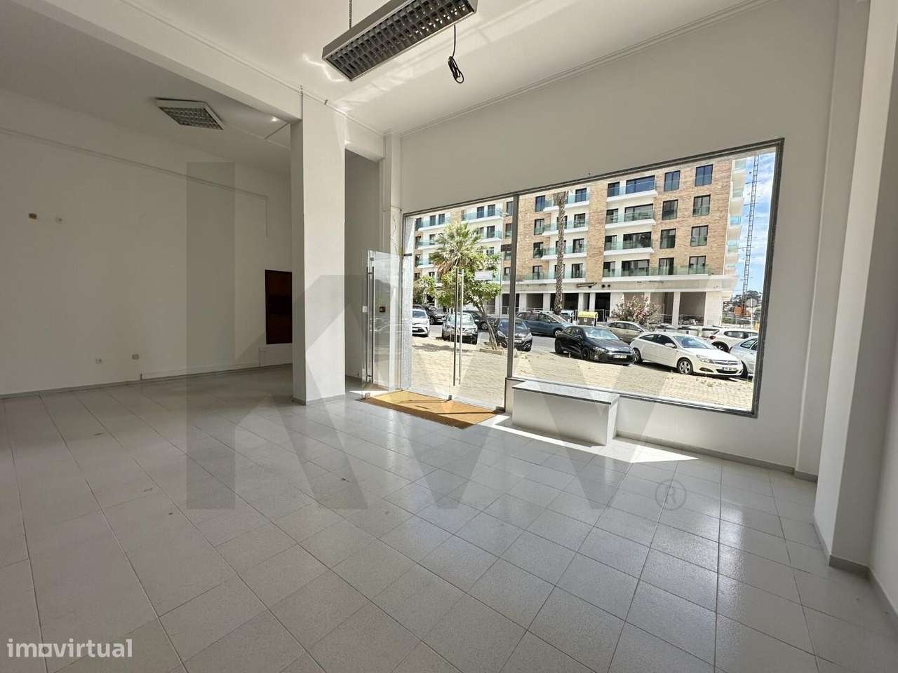 LOJA NA AVENIDA DAS DESCOBERTAS INFANTADO LOURES 180 M2 E 2 ENTRADAS-6