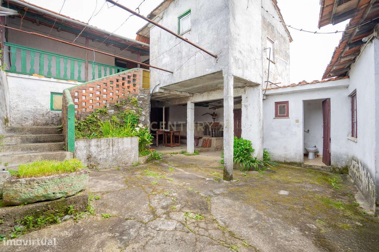 Moradia T3 para recuperar com terreno a 1,5km do centro de Vila Nova d - Grande imagem: 2/29