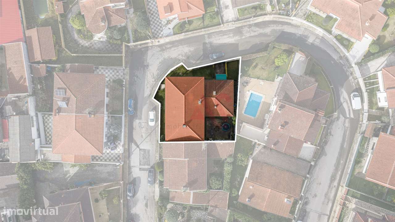 Moradia T3+1 | Sala comum e de jogos | Cozinha equipada | Capoto | Pon-39