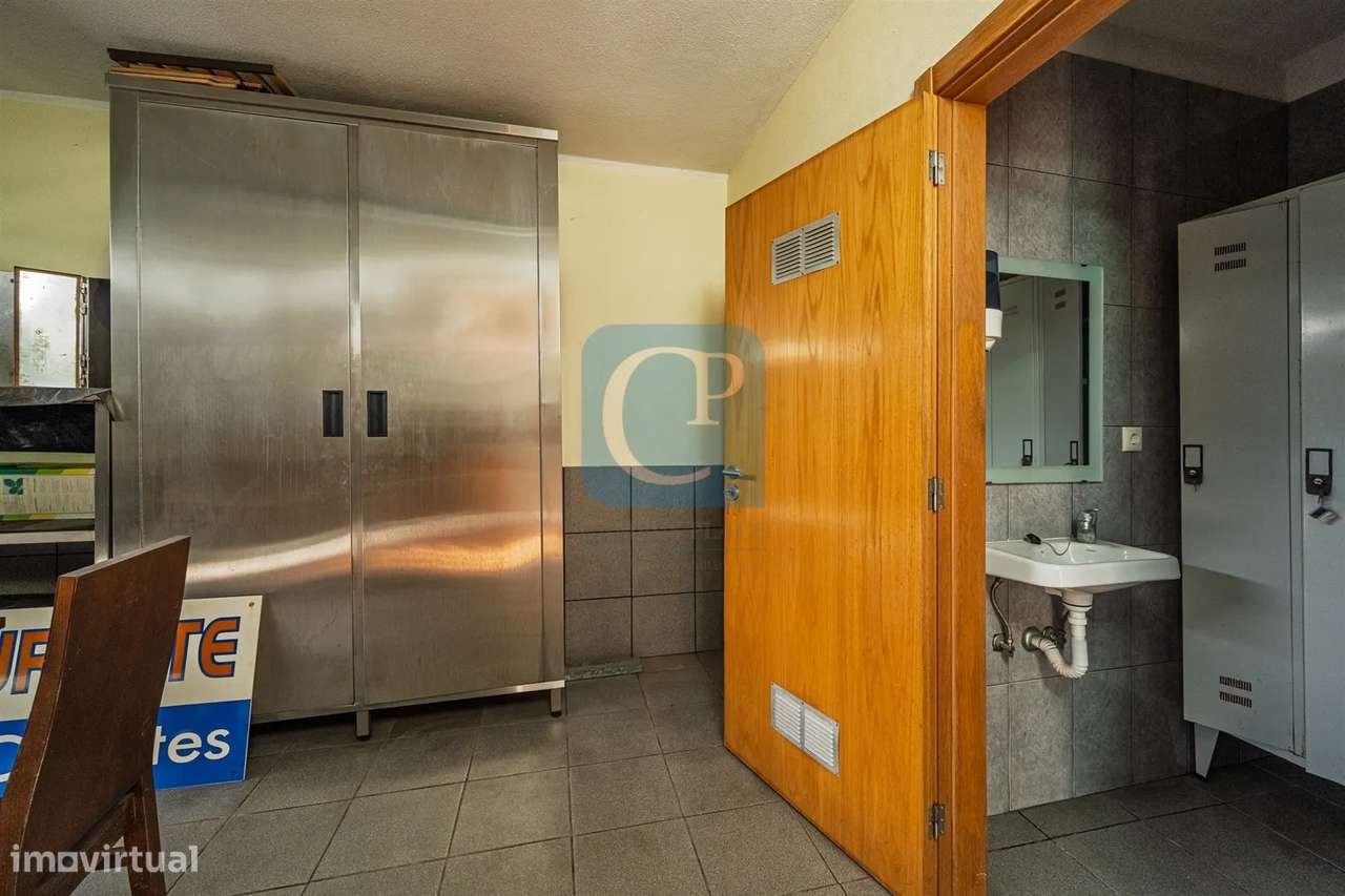 Moradia T3 com Restaurante, em Alfena, Valongo-15