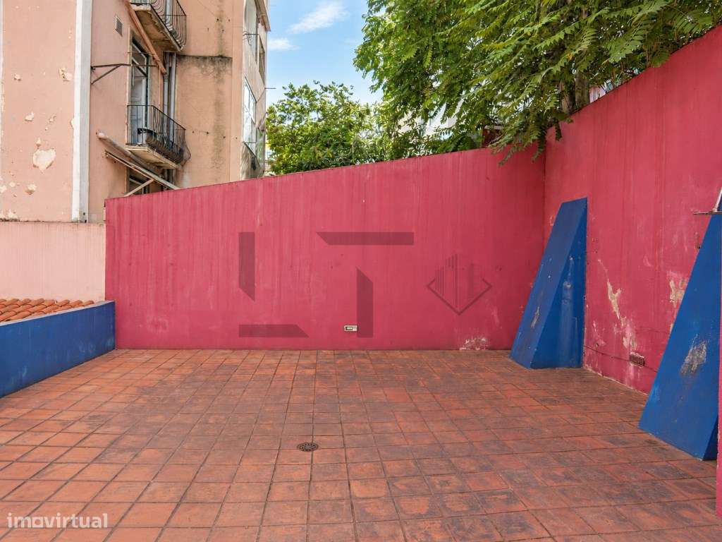 Apartamento T3+1 com Pátio Privado a 2 passos da Av. da LIberdade p...-11