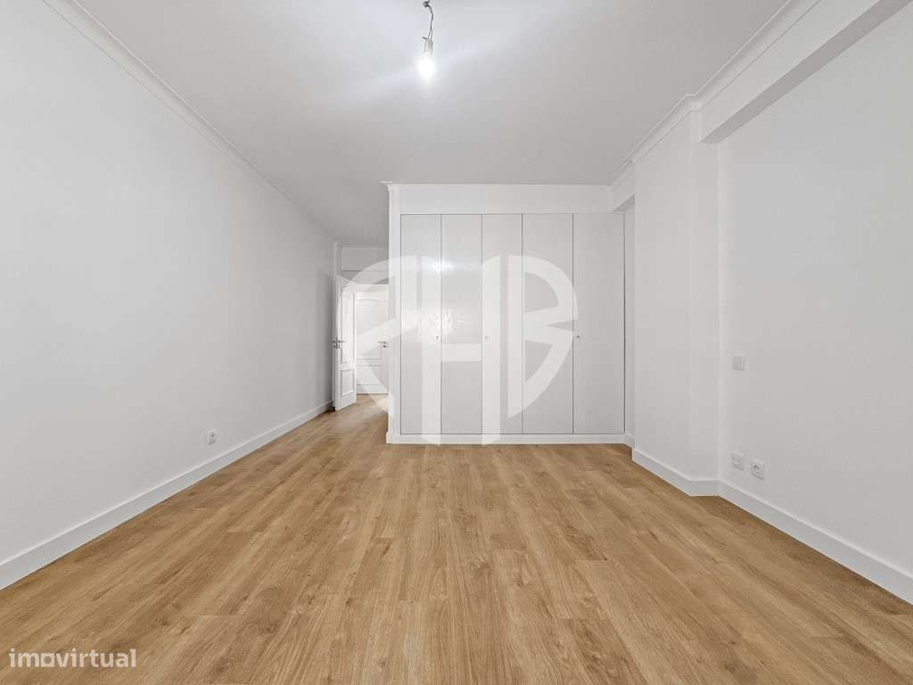 Apartamento T3 Totalmente Remodelado // Estrada da Luz-30