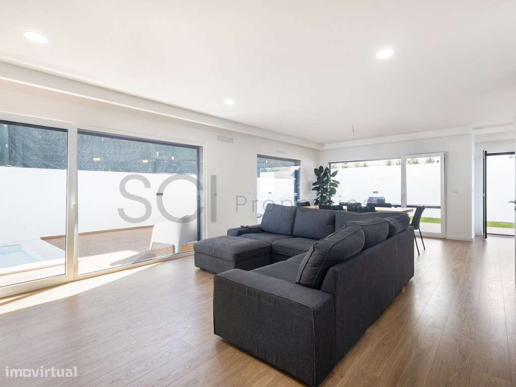 Moradia T3 Isolada | Sobreda | Piscina | Semi Nova - Grande imagem: 5/30