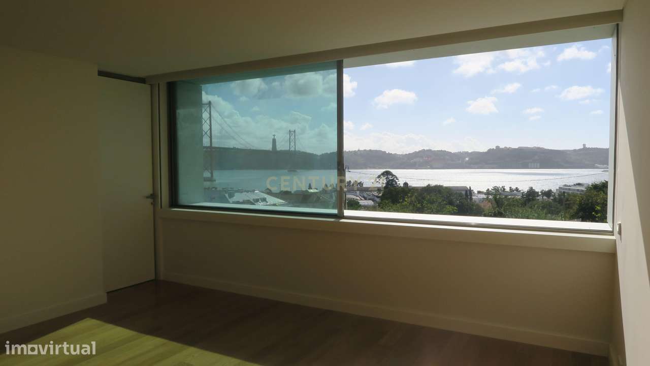 Moradia nova com 4 quartos e jardim.-16