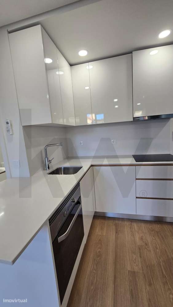 Apartamento "Studio", com Varanda, Mobilado e equipado, no centro do - Grande imagem: 5/20