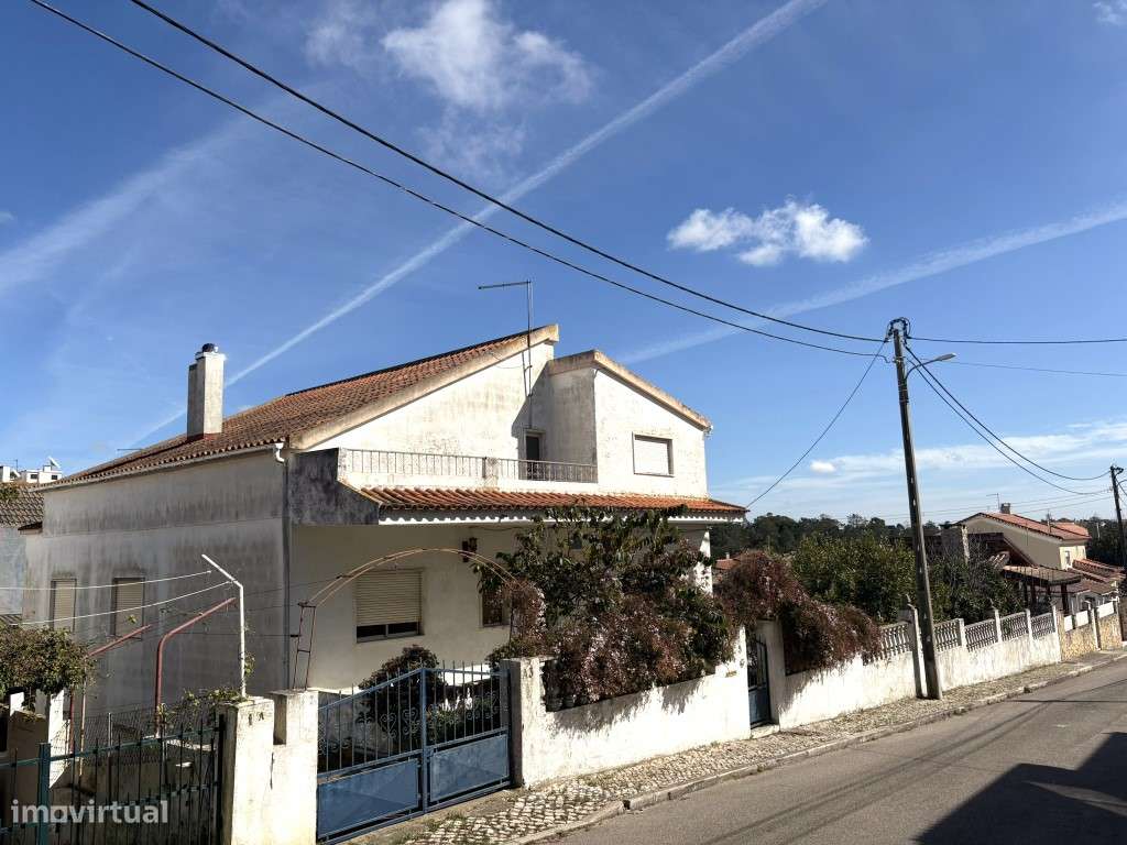 MORADIA PARA RECONSTRUÇÃO - GRANDE POTENCIAL DE VALORIZAÇÃO

Rua ...-1