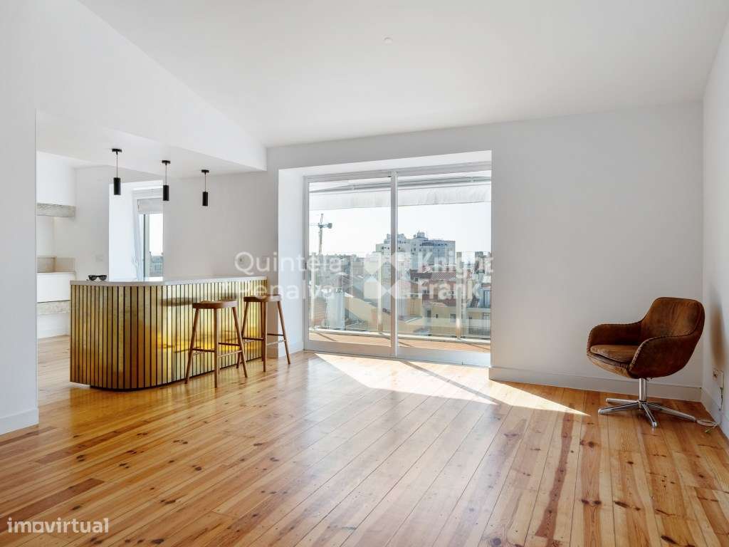 Apartamento T2+1 com varanda em Campo Ourique - Grande imagem: 4/24