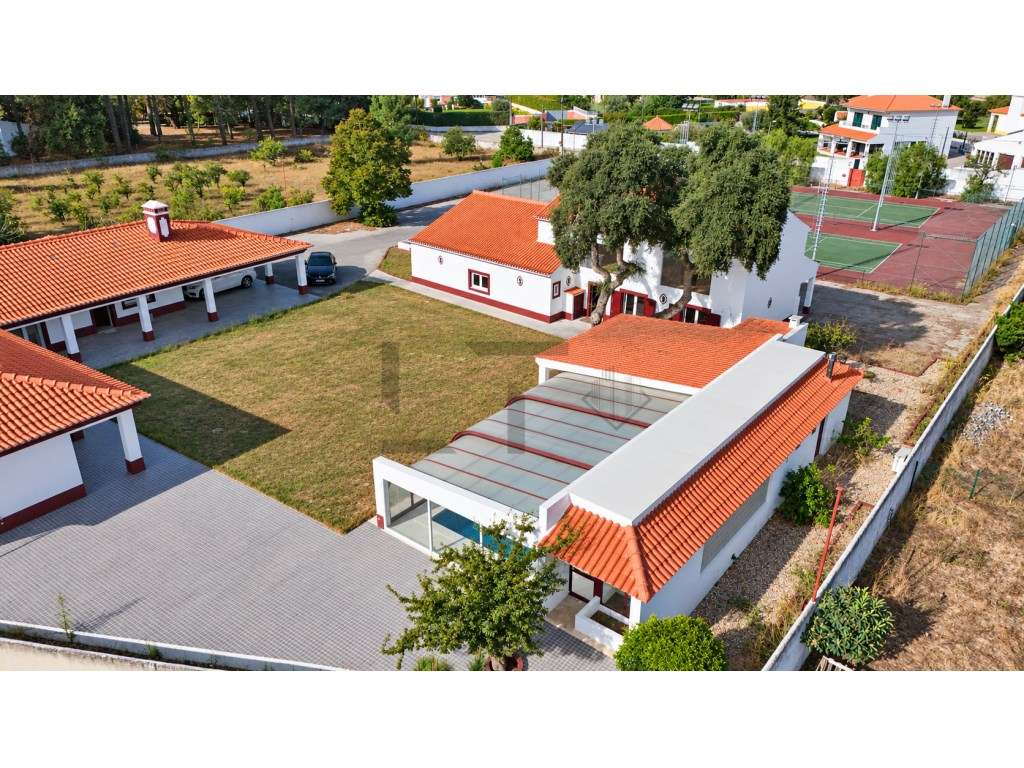 Quinta com 2 Moradias, 2 Campos de Ténis e Piscina, para Venda em P...-7