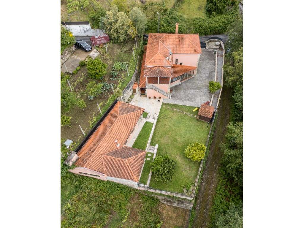 Moradia T3 Isolada com Anexo e 750 m² de Terreno Arca, Ponte de Lima-1