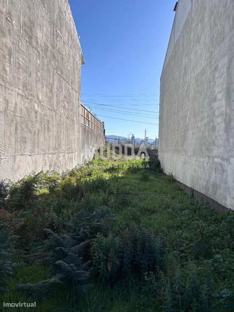 Exclusivo Lote de Terreno 204 m2 para Construção de Moradia em Banda-7