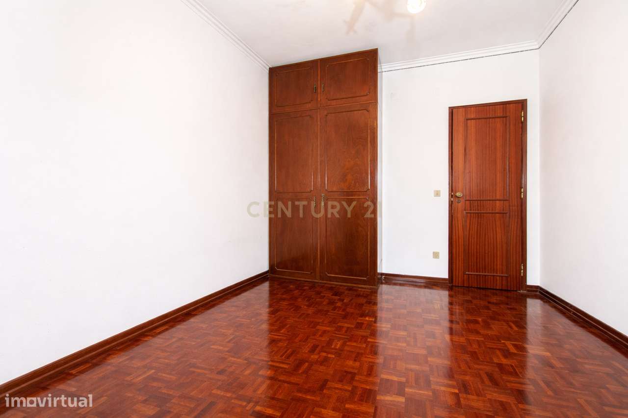 Moradias T3 em Lote com 8300m2 - Grande imagem: 2/49