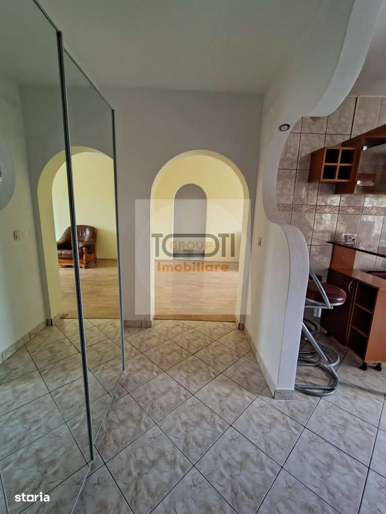 Apartament de vânzare în zona PODU ROȘ cu 3 camere decomandat-2