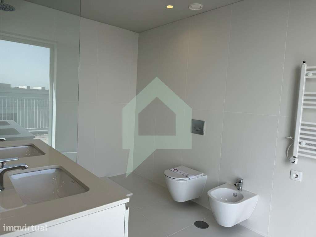 Apartamento T4 com vistas únicas em Barcelinhos, Barcelos.-35