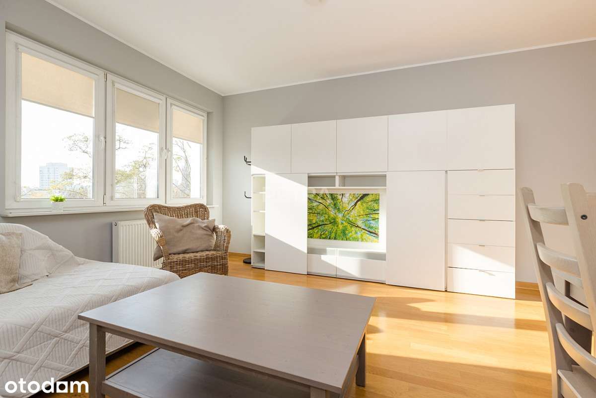 Dwupoziomowe mieszkanie przy stacji metra-7