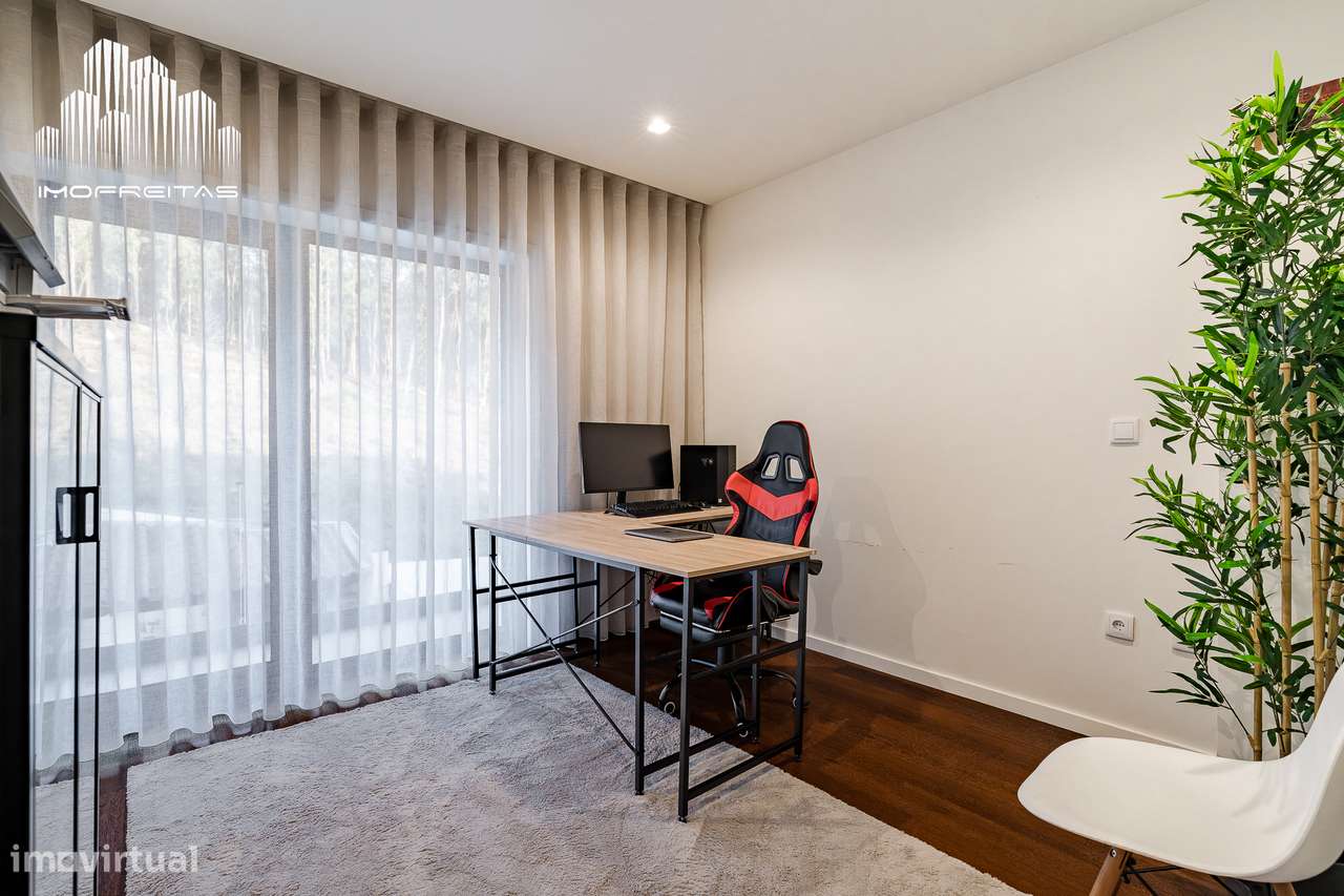 Moradia T4 de Luxo com Piscina numa das Melhores Zonas de Braga!-28