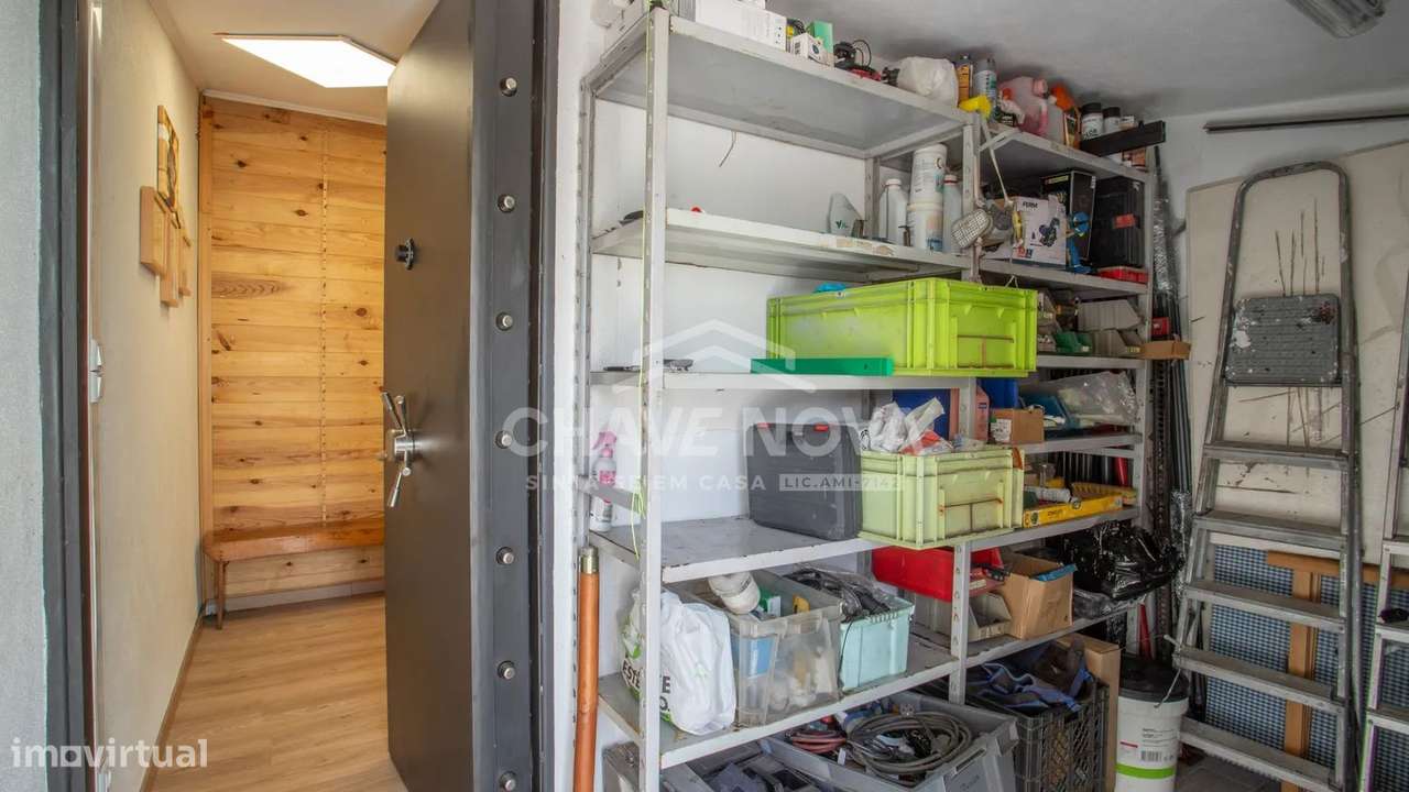 Moradia V3 de quatro frentes - Perosinho-37