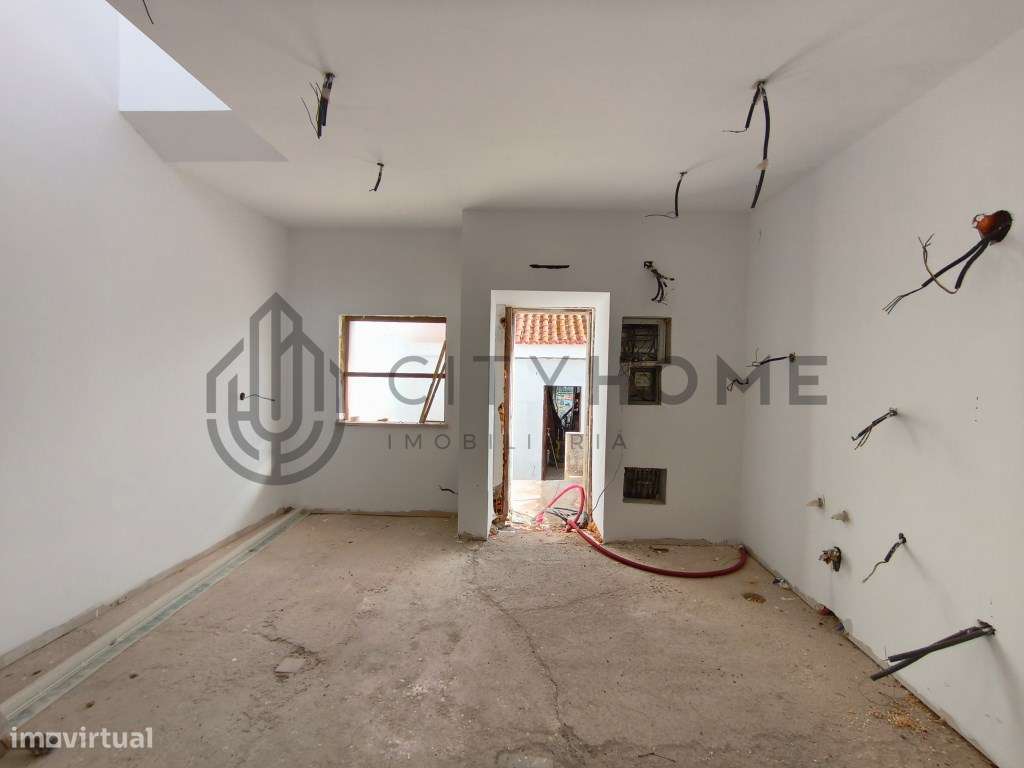 Moradia T1 em recuperação - Grande imagem: 2/20