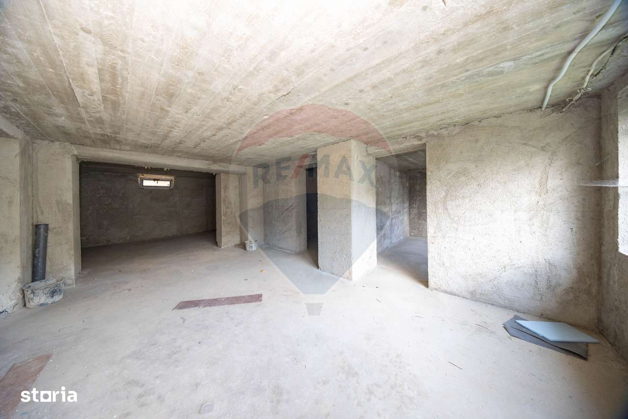 Casă / Vilă cu 8 camere / 7 bai de vânzare, Moieciu de Jos-12