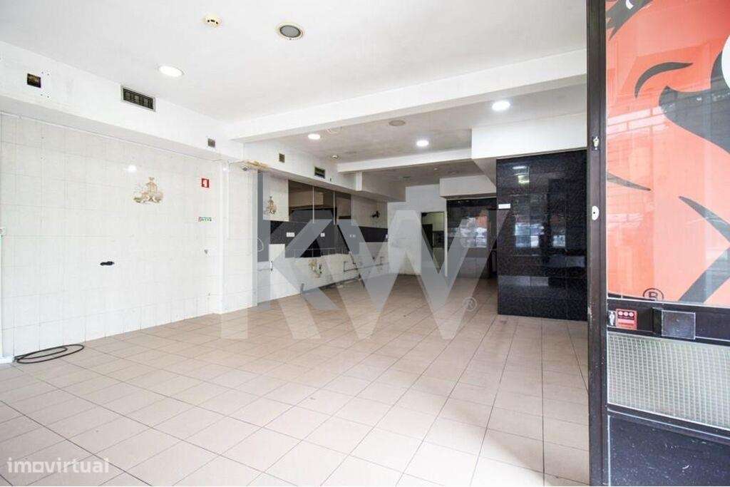 Loja com zona de armazém com 89 m2 para venda no Cacém - Grande imagem: 4/14