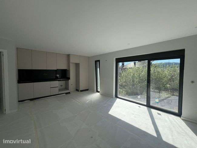 APARTAMENTO T1 NOVO EM AMARES-6