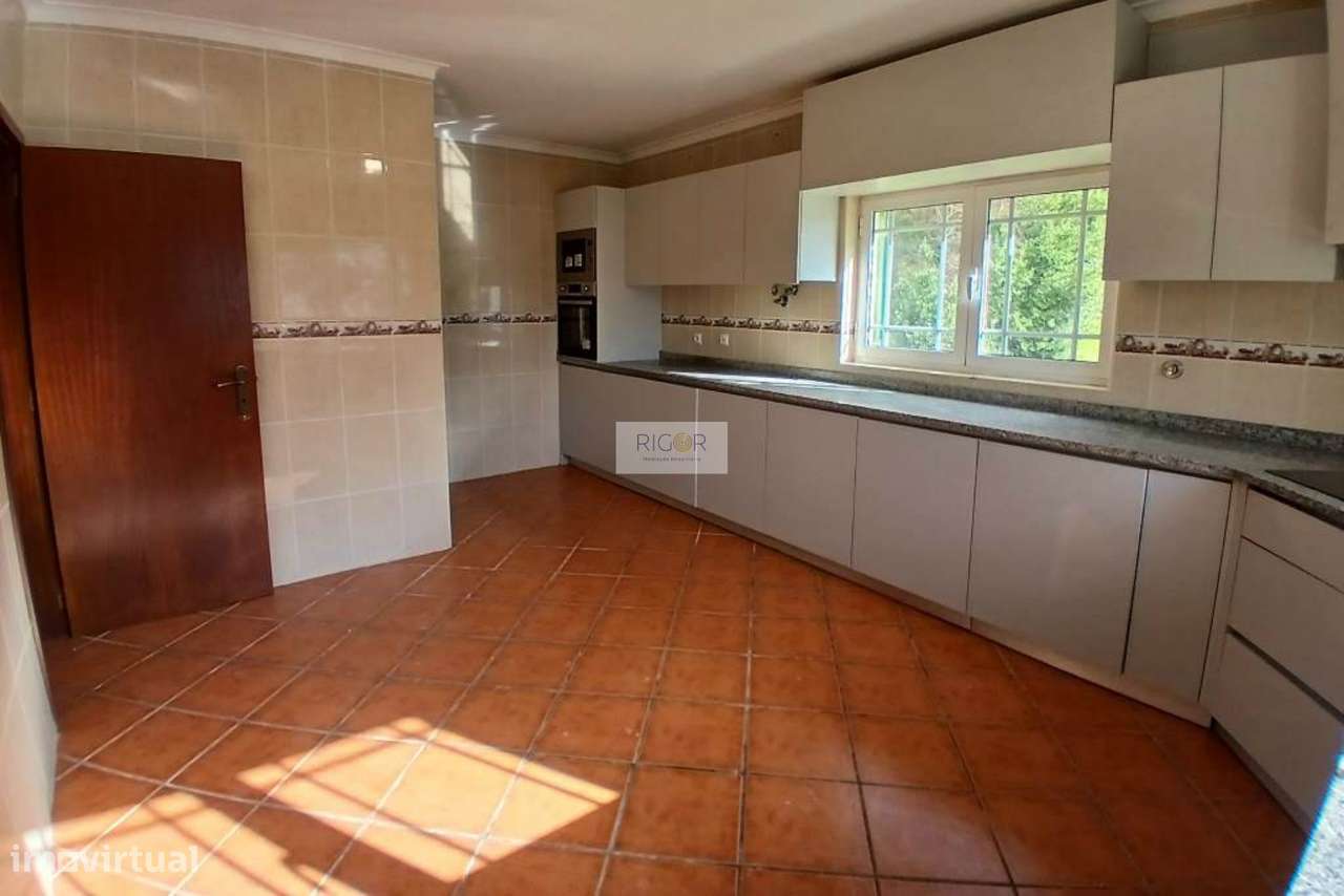 Moradia T3 de 4 frentes remodelada situada em Várzea, Amarante. - Grande imagem: 3/34