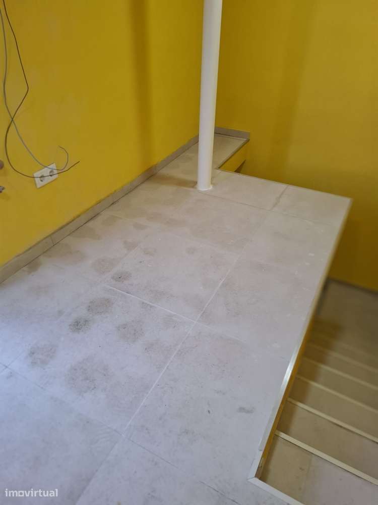 Moradia T4+1 Renovada | Terraço 50m² | Junto ao Dragão-9
