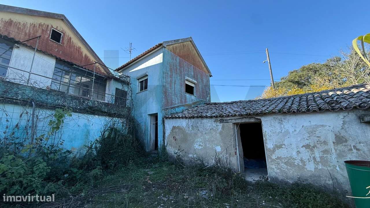 Moradia para reconstrução | Terreno 1.506 m2 | Vista campo | Periferia-16