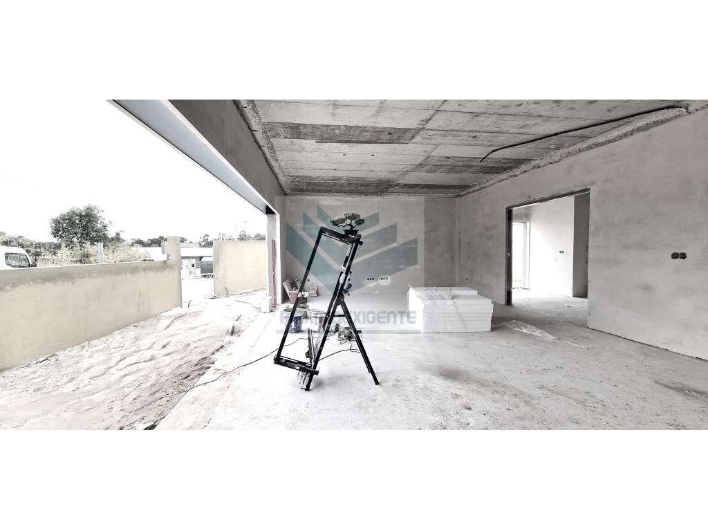 Moradia Isolada, Nova, Piscina, Boas áreas, 2 min da Moita - Grande imagem: 5/27