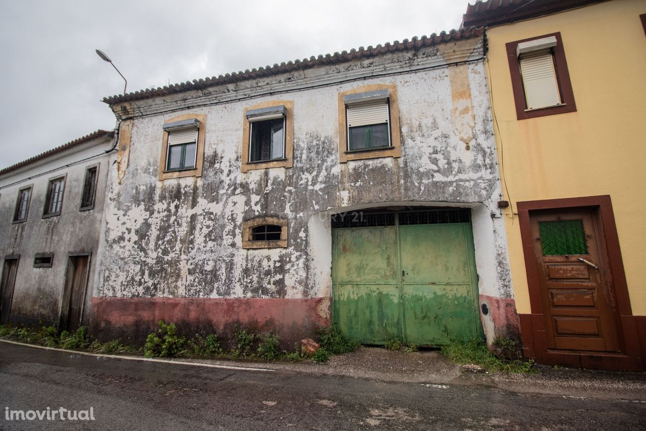 Propriedade Rústica - casas antigas, adornadas com detalhes em xisto e