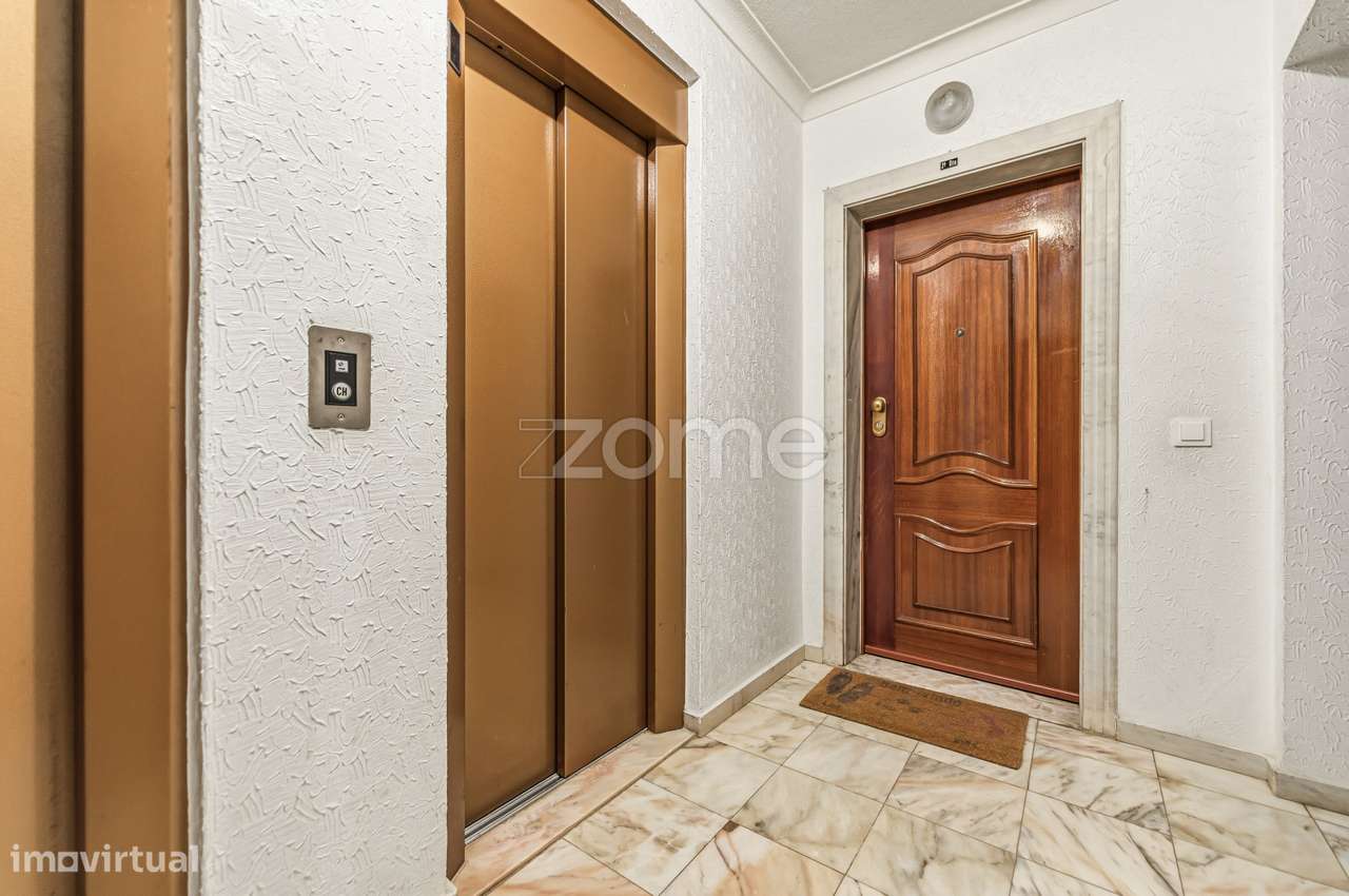 Apartamento T3 remodelado em Massamá Norte - Grande imagem: 2/26