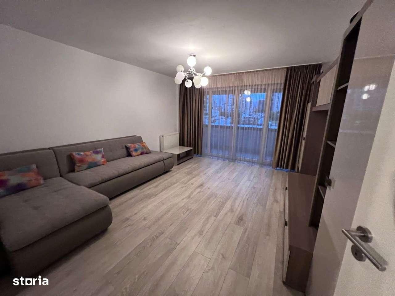 De închiriat 3 camere Kasper , Coresi - Imagine principală: 2/7