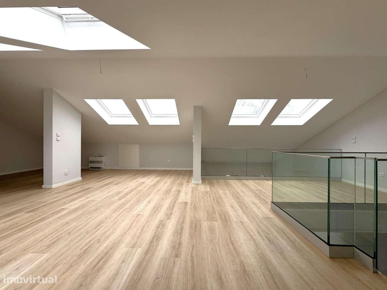 Apartamento T3 novo com Mezzanine e estacionamento no centro de Carcav-24