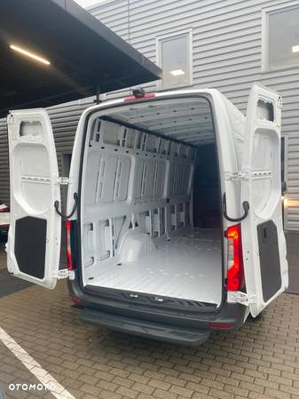 Mercedes-Benz Sprinter - 5